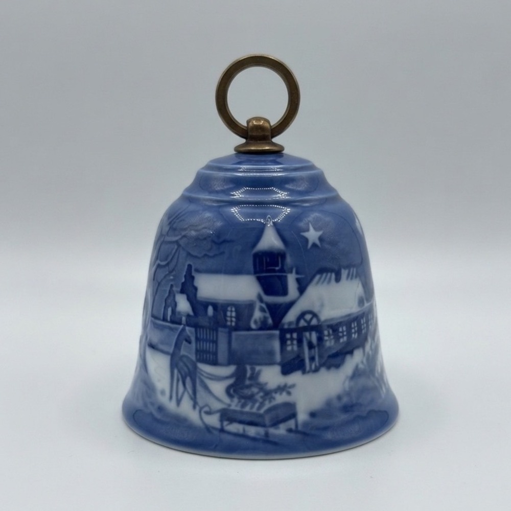 Bing & Grondahl B&G 1992 Jule Aften Christmas Eve Porcelain Bell Denmark 9292